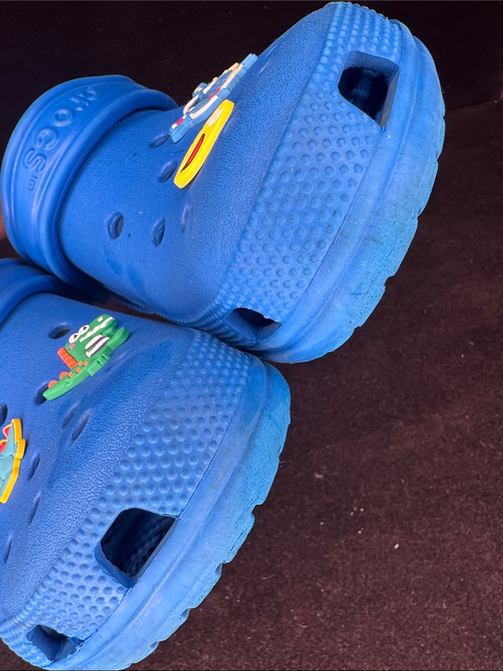 Crocs Classic Clog - Bright Blue with 4 charms - Picture 7 of 9